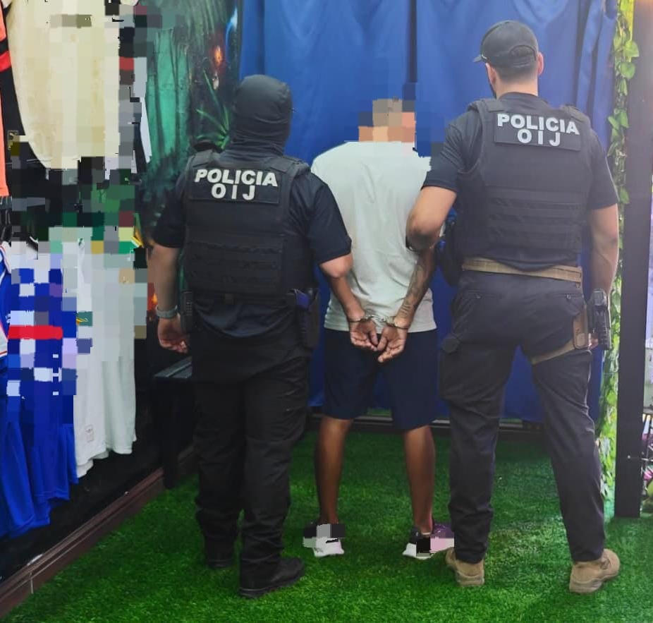 Valencia fue detenido este miércoles por el OIJ tras dos allanamientos a sus locales.