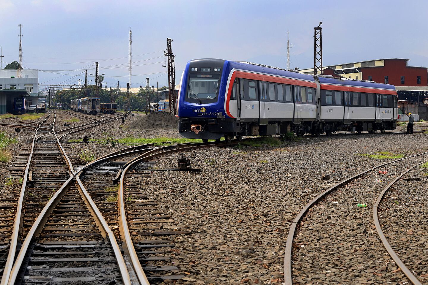 Incofer opta por ‘modelo más pequeño’ para tren eléctrico | La Nación