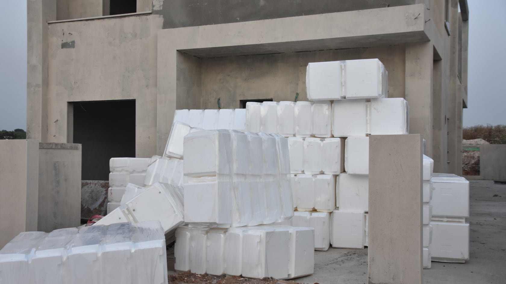 El uso de poliestireno expandido avanza como técnica sostenible en edificaciones rápidas, resistentes y de bajo costo ambiental.