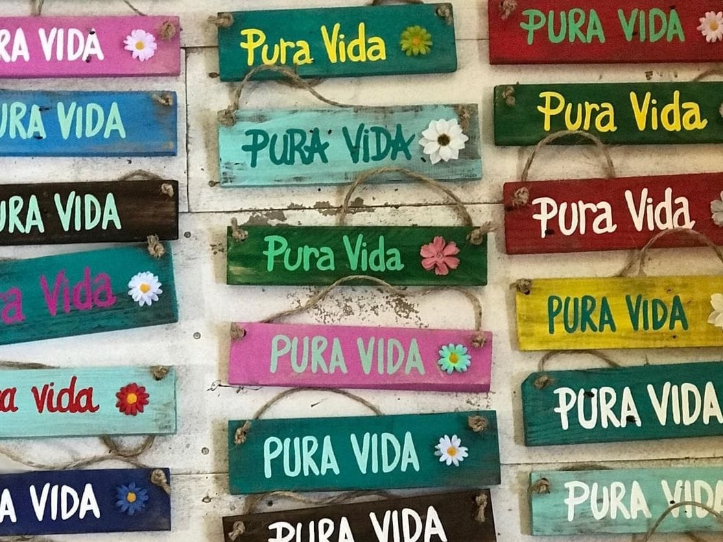 Se realizó una investigación con el objetivo de identificar la relevancia de Pura Vida como elemento de la identidad costarricense. El estudio contempló una extensa a muestra (867 encuestas en total) que incluye a costarricenses, naturalizados y estadounidenses, de 18 a 55 años, los cuales encuestados durante el mes de junio de 2023.