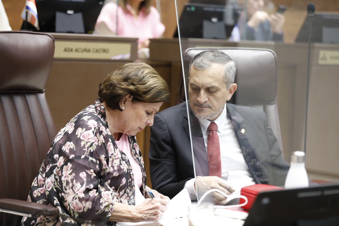 Diputados rechazan informe sobre la CCSS ‘complaciente’ con el gobierno