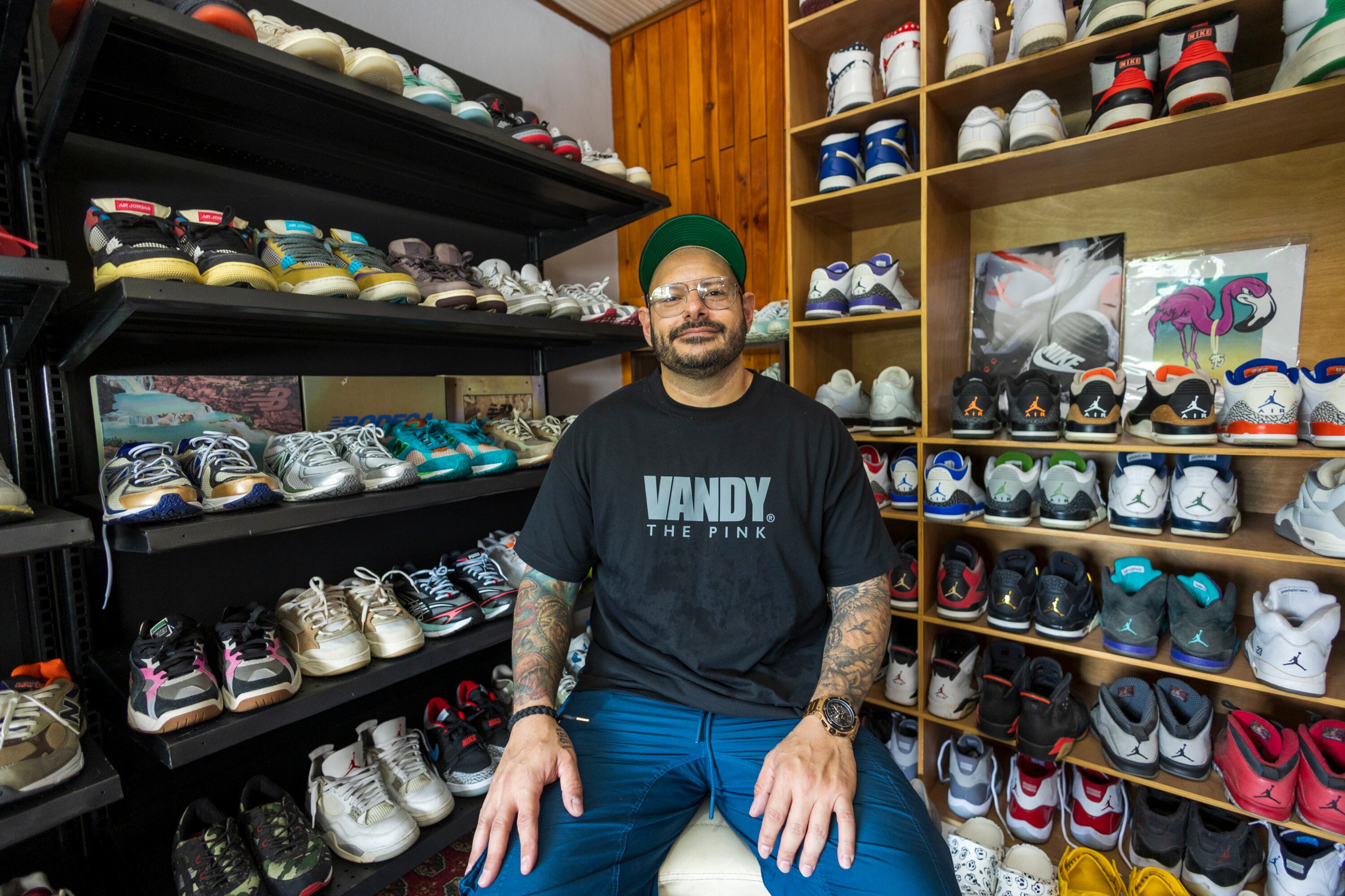 23/10/2024, San José, Escazú, entrevista con Carlos Valenciano, coleccionista de Tennis.