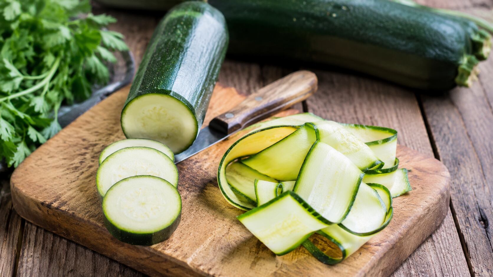 El calabacín reúne propiedades nutricionales que apoyan la digestión, ayudan a prevenir el estreñimiento y aportan compuestos beneficiosos para la visión.