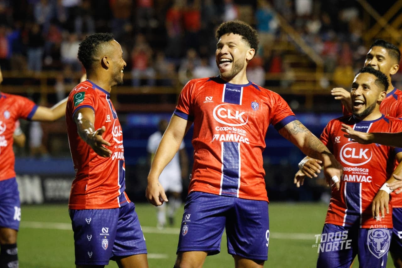 San Carlos 1-0 Liberia.