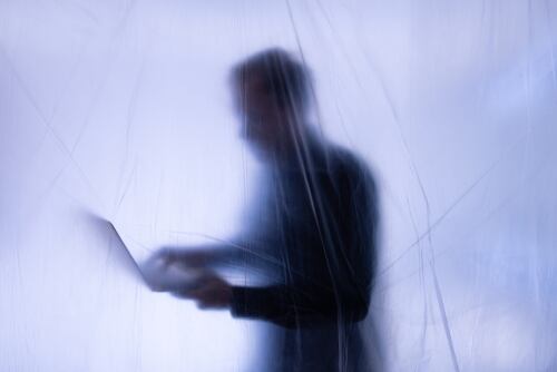 Una ley específica podría definir mejor los derechos del denunciante y las consecuencias de violarlos.