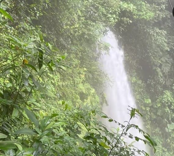 Imagen de una cascada en Costa Rica publicada por la actriz Gal Gadot durante sus vacaciones en el país.