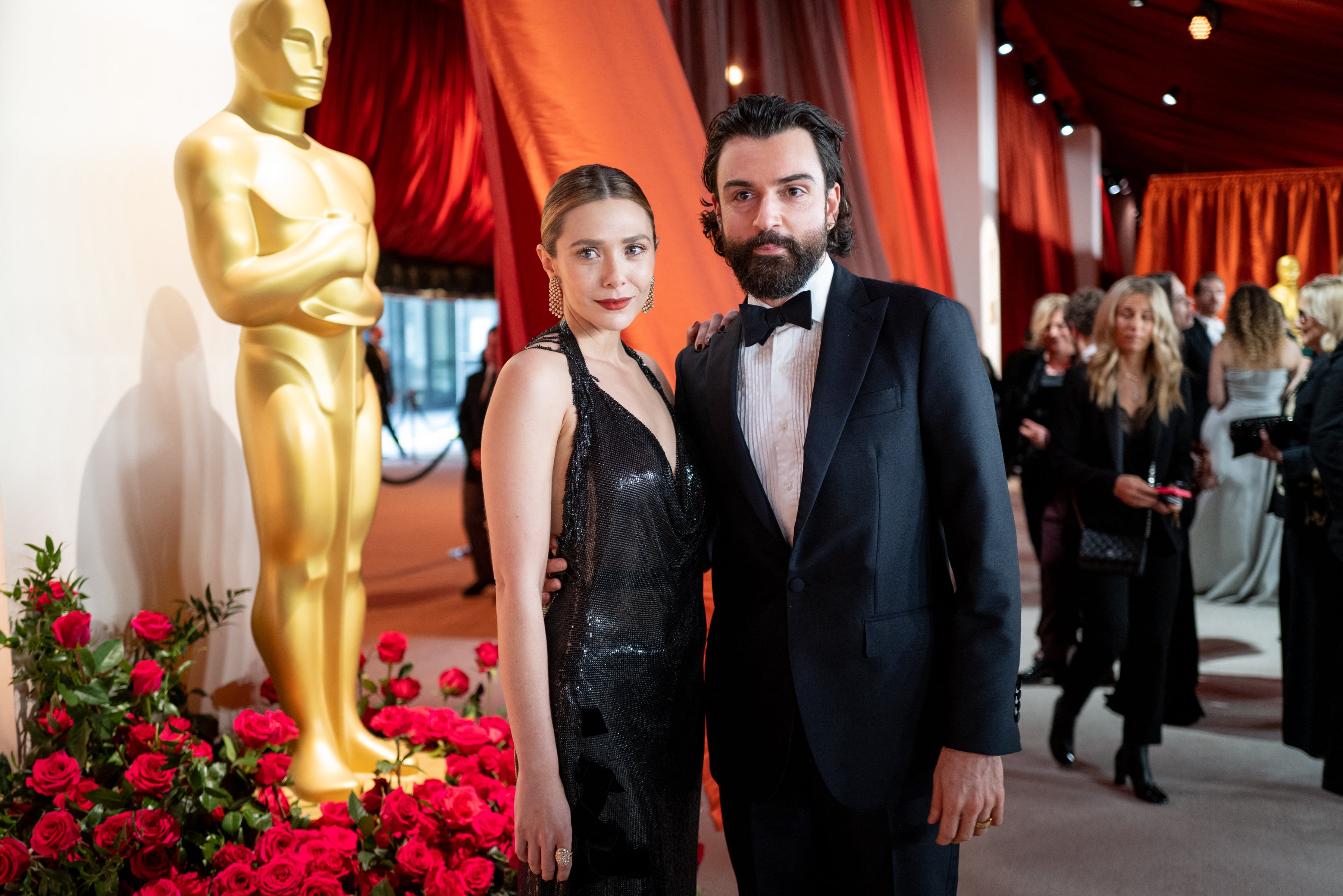 Elizabeth Olsen y su esposo, Robbie Arnett, recibieron a su primer hijo. La actriz fue vista con un bebé en Los Ángeles.