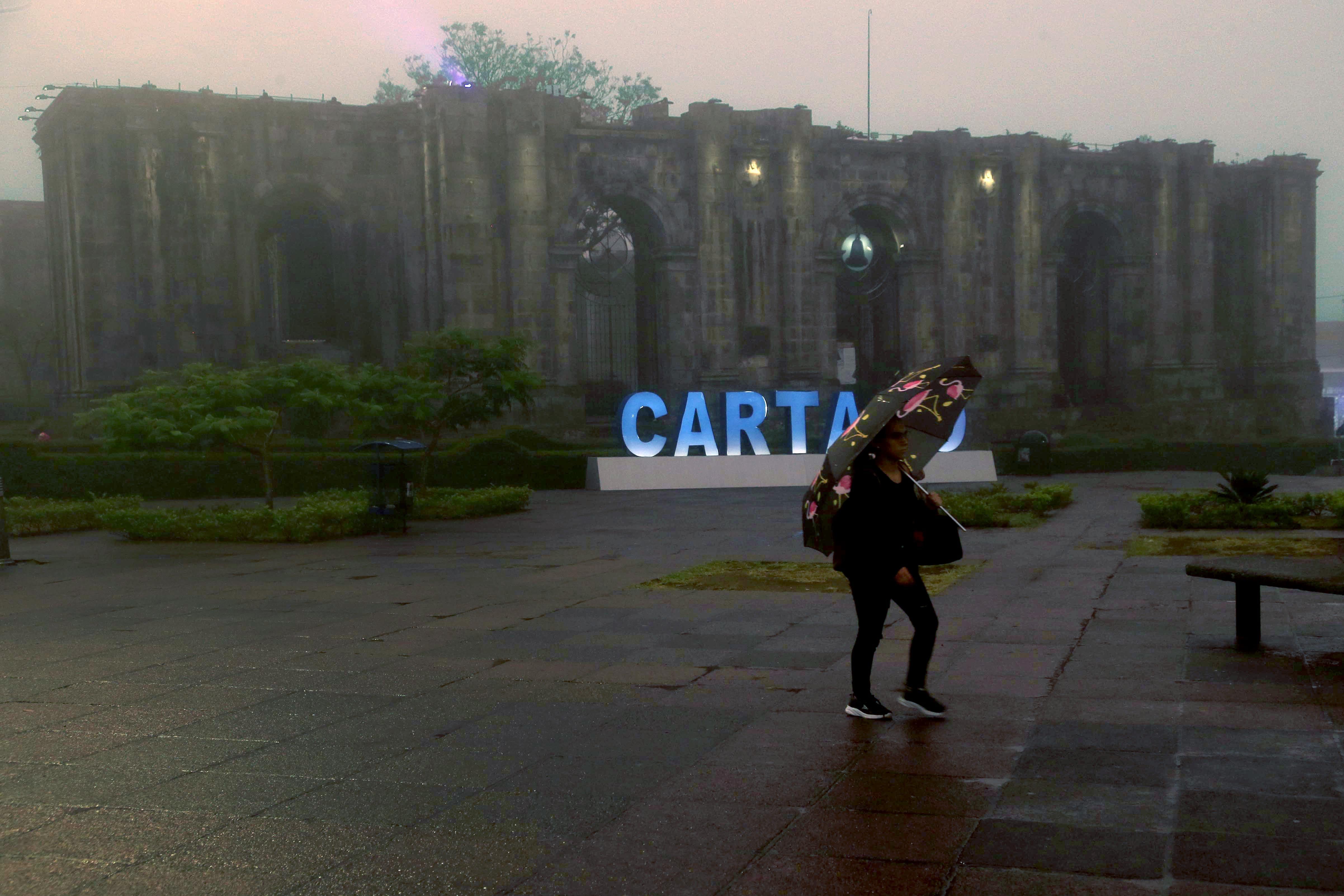 20/02/2024 Cartago. La neblina y el frío reina en la Ciudad de las Brumas. Las bajas temperaturas y fuerte viento las genera el empuje frío que atraviesa el país. Foto: Rafael Pacheco Granados