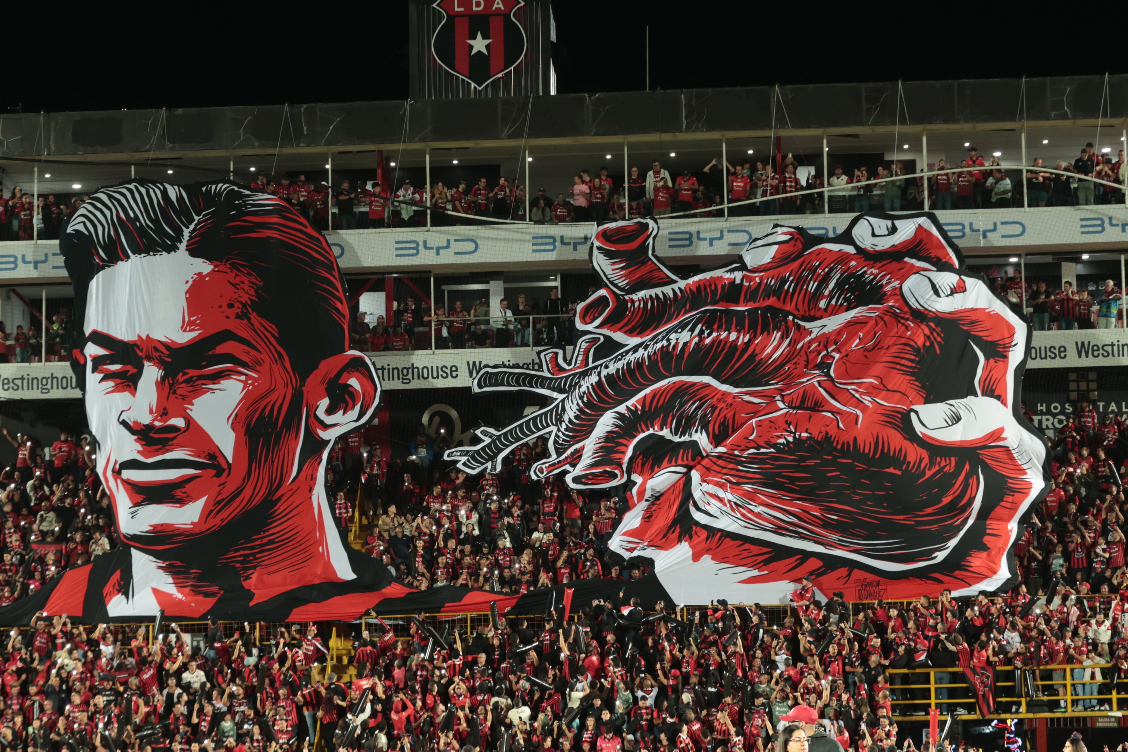20/12/2025/ partido de ida entre Liga Deportiva Alajuelense vs Saprissa por el partido de vuelta de la final del Torneo apertura de la Liga Promerica 2025 en el estadio Alejandro Morera Soto / foto John Durán