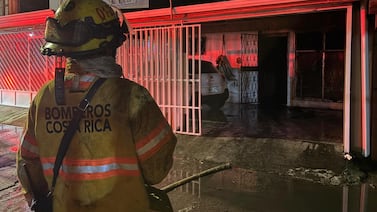 Dos adultos mayores mueren durante un incendio en su casa en Curridabat