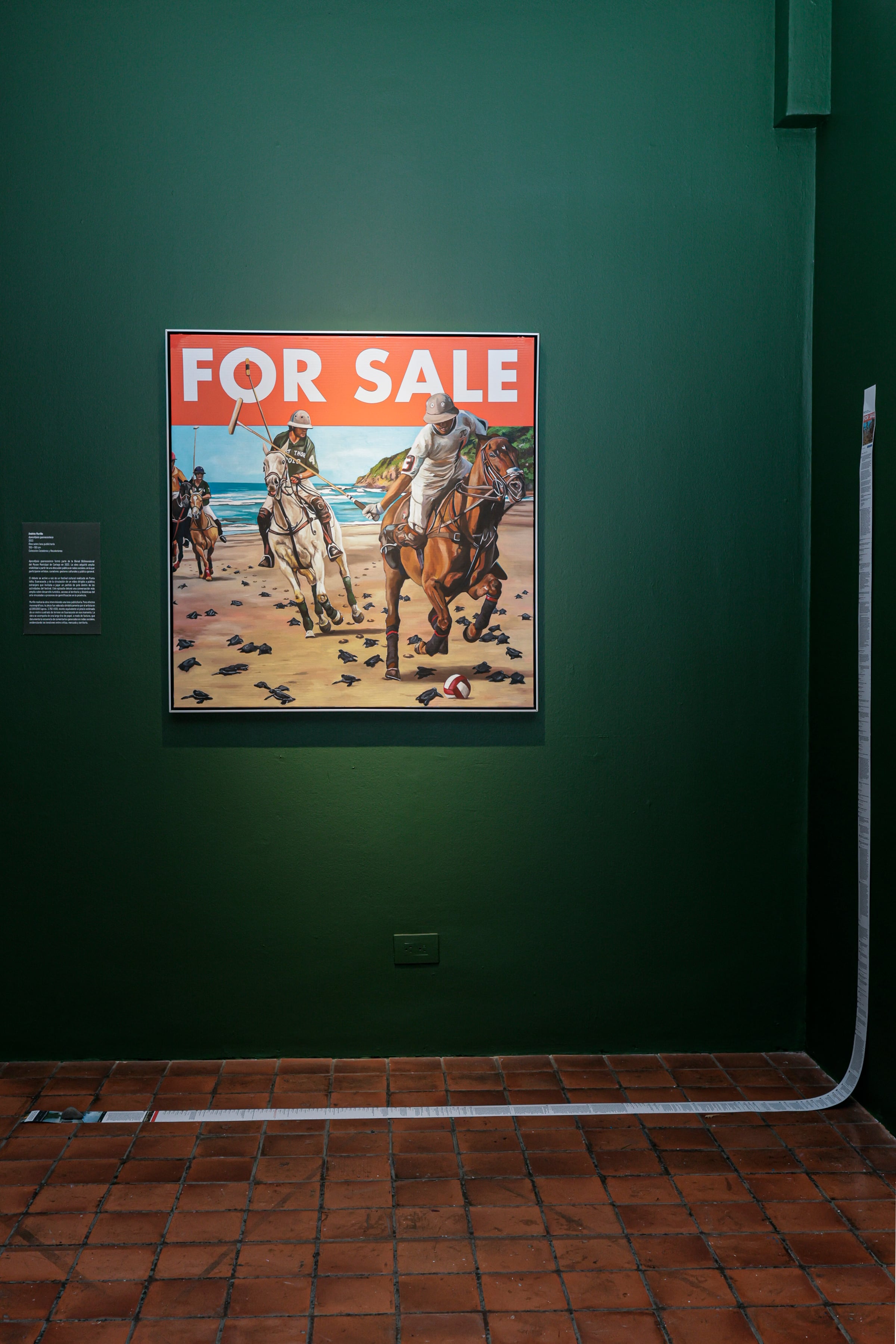 Obra de Andrés Murillo sobre el tema de la gentrificación en el Centro Cultural de España.