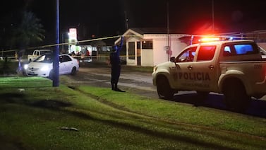 Violento ataque deja un joven fallecido: perdió el control de su vehículo tras ser baleado