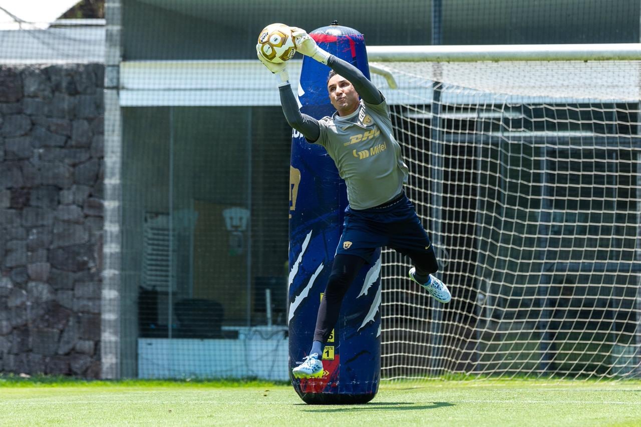Keylor Navas en el entrenamiento de Pumas previo al duelo de vuelta contra el América.