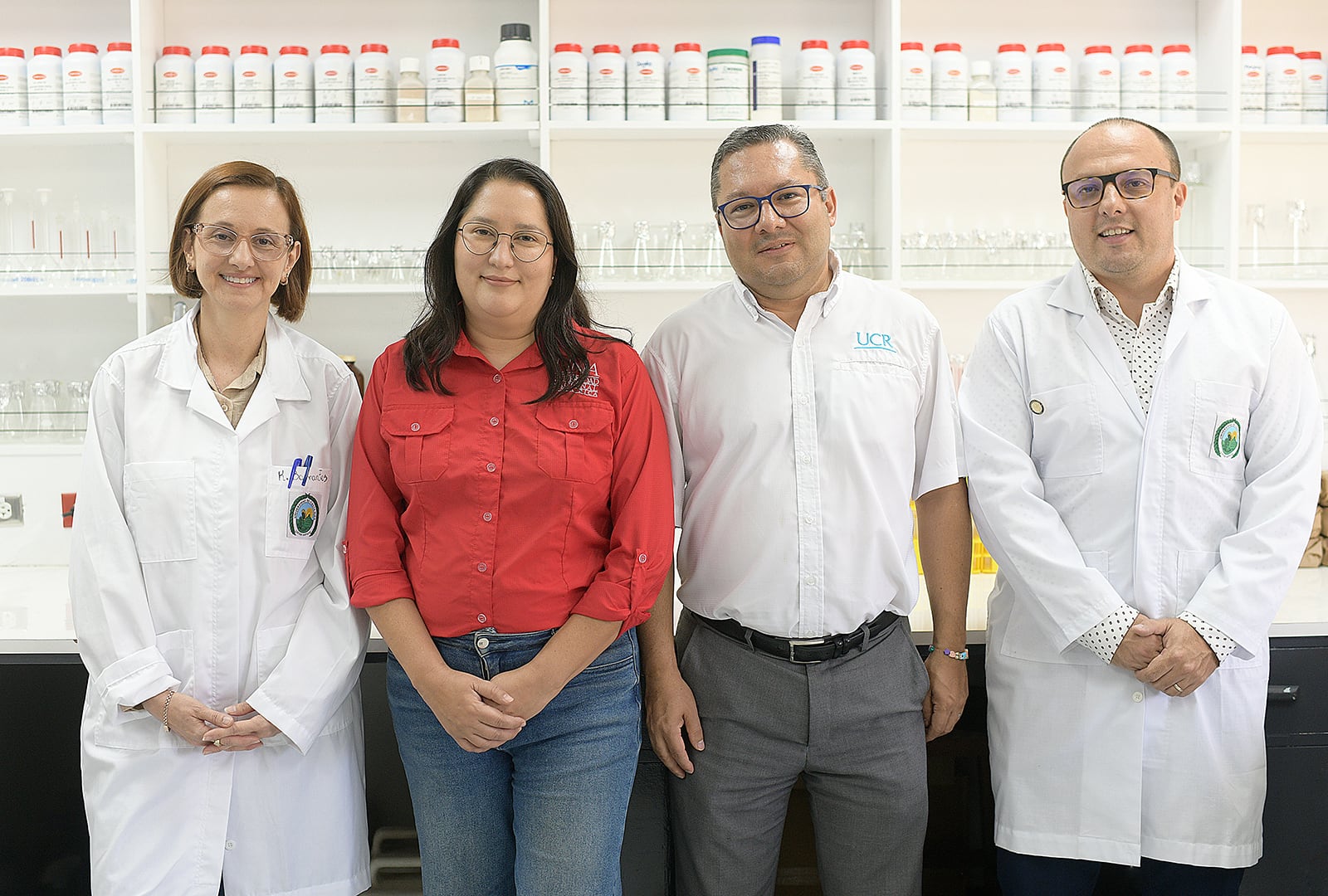 Investigaciones de la UCR y UNA identifican una armadura genética en bacterias del río Virilla que las vuelve inmunes a múltiples fármacos.