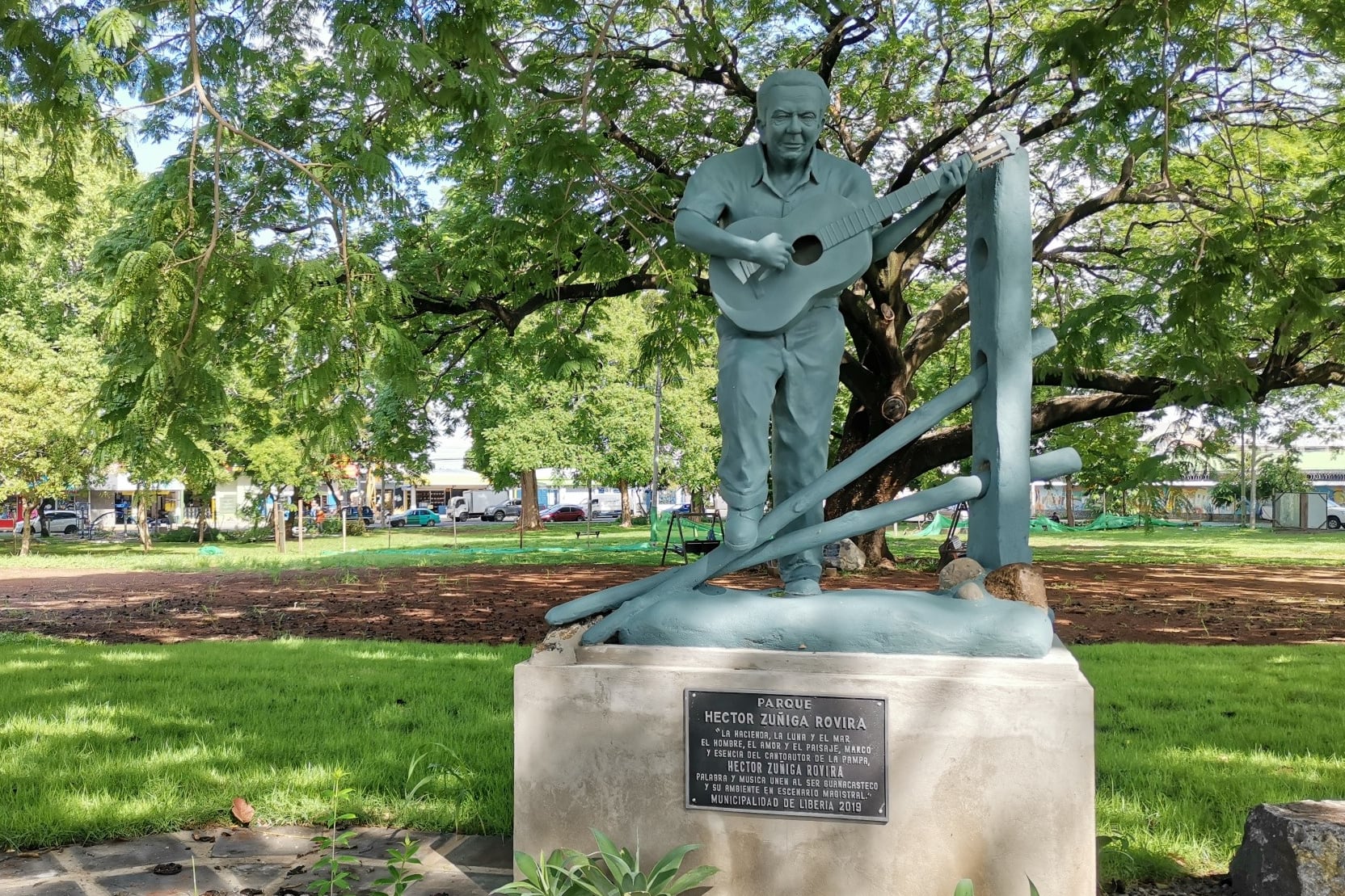 Estatua de Héctor Zúñiga Rovira en el parque que lleva su nombre, en Liberia.