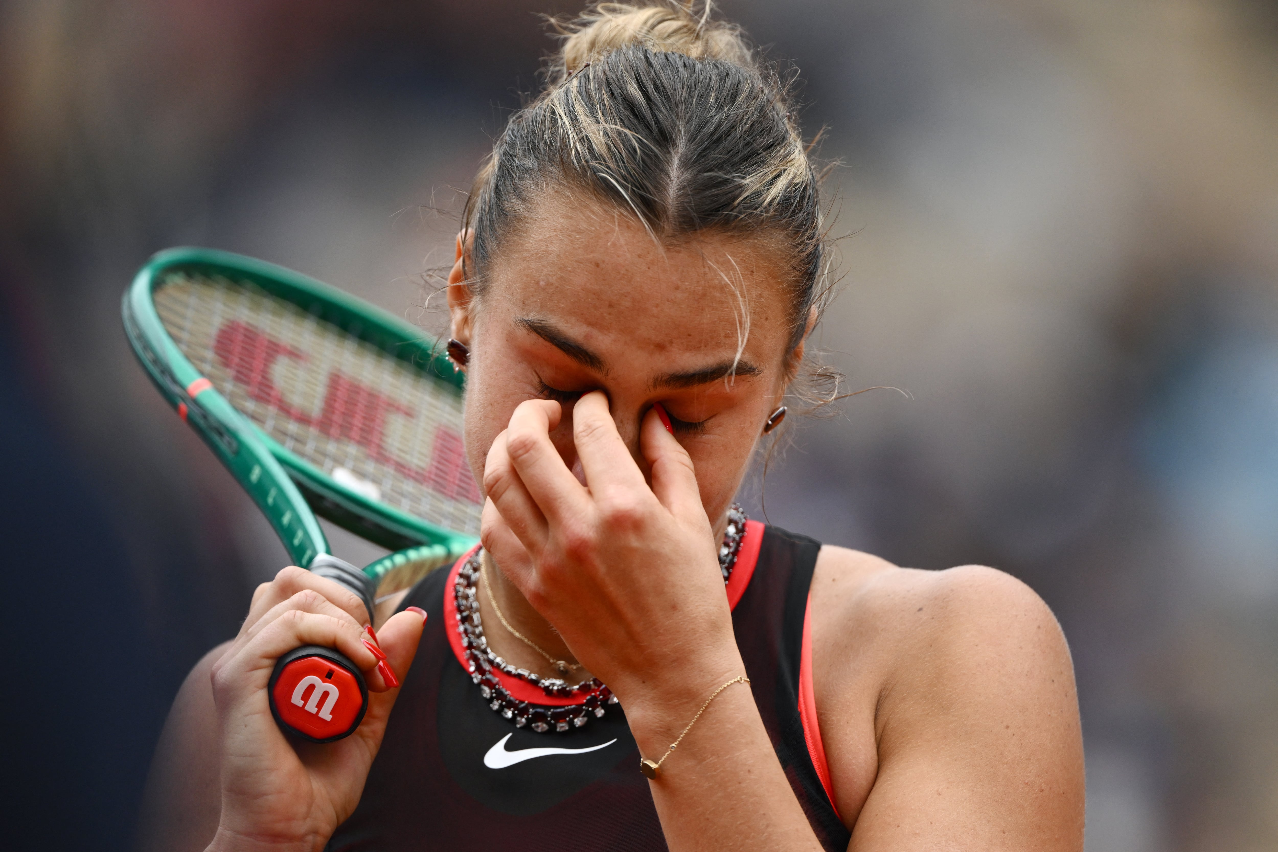 Aryna Sabalenka (BLR) reacciona durante el partido de cuartos de final del torneo individual femenino de Roland Garros 2026, el Abierto de Francia, correspondiente al undécimo día de competencia, el 3 de junio de 2026, en el estadio Roland Garros, en París, Francia. Foto: Philippe Millereau / KMSP. (Foto de Philippe Millereau / KMSP vía AFP).
