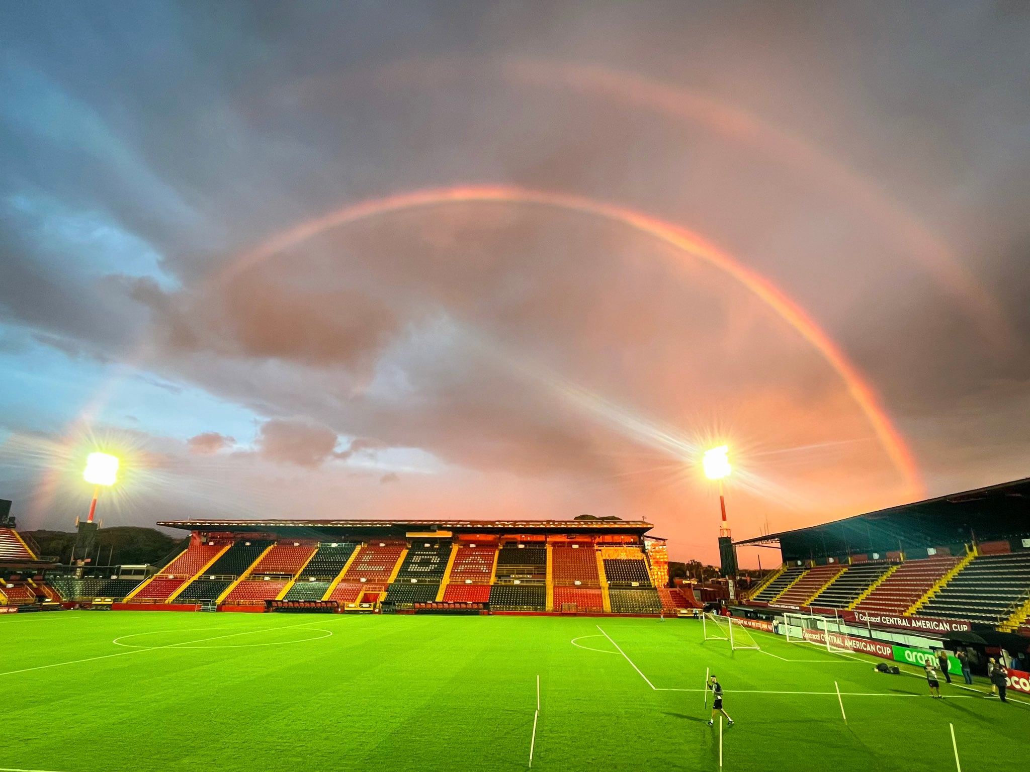 Así luce el Estadio Alejandro Morera Soto un día antes de la final de la Copa Centroamericana de Concacaf entre Liga Deportiva Alajuelense y Real Estelí.