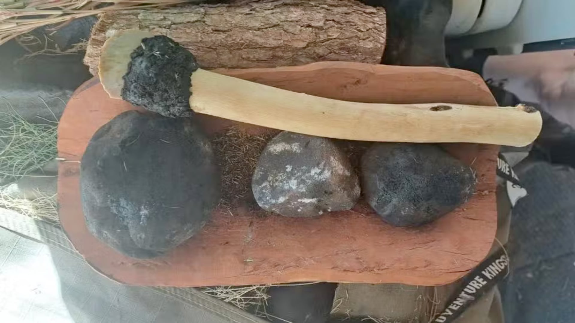 Un conjunto de 60 herramientas de piedra, enterradas hace más de un siglo, aportó nuevas pistas sobre la vida y el comercio aborigen en Australia.