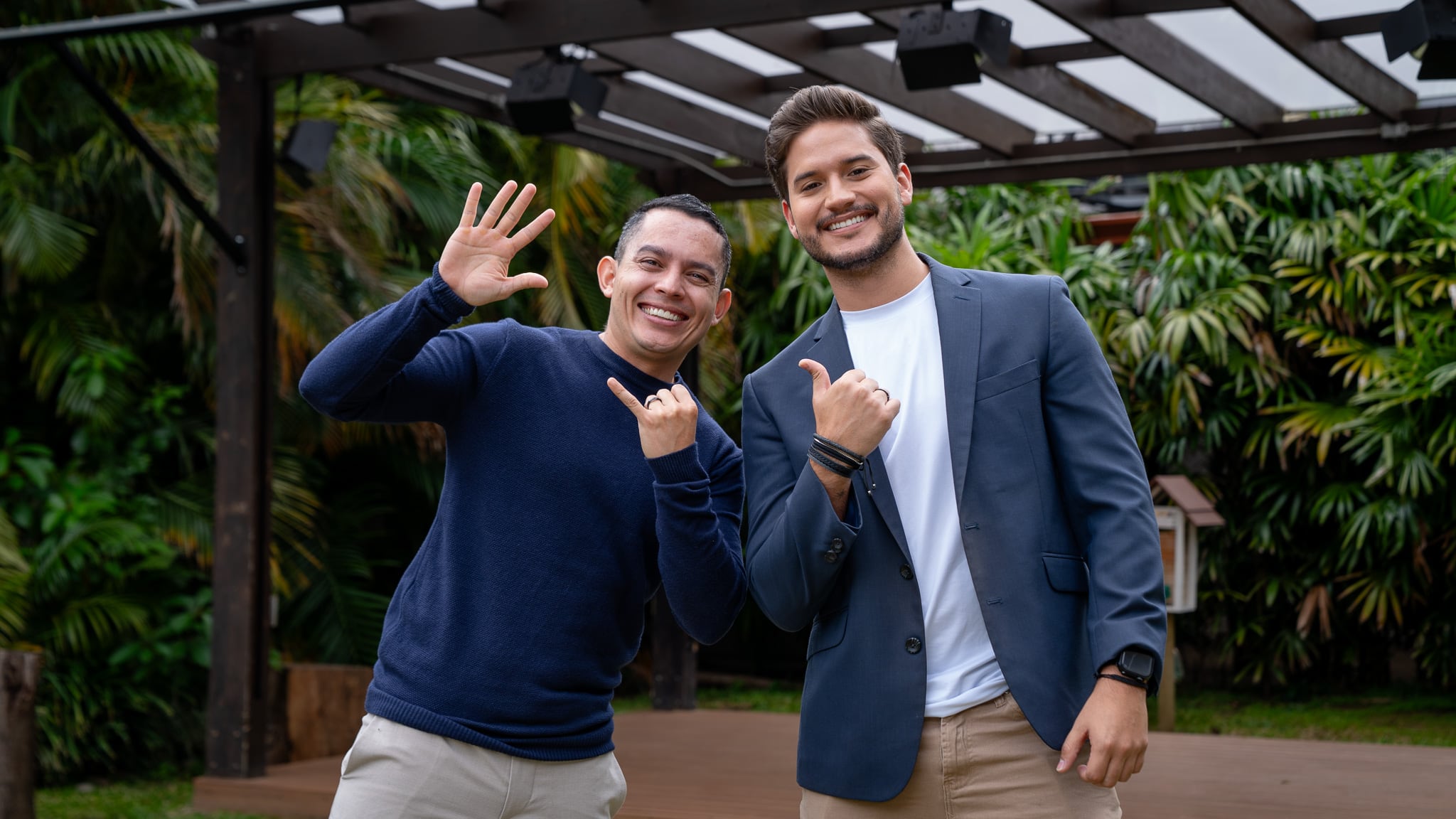 Diego Vargas (izq) es recordado por el segmento El Mochilero. Alejandro Coto se unirá el 8 de setiembre tras su paso por formatos como Deportes Repretel.