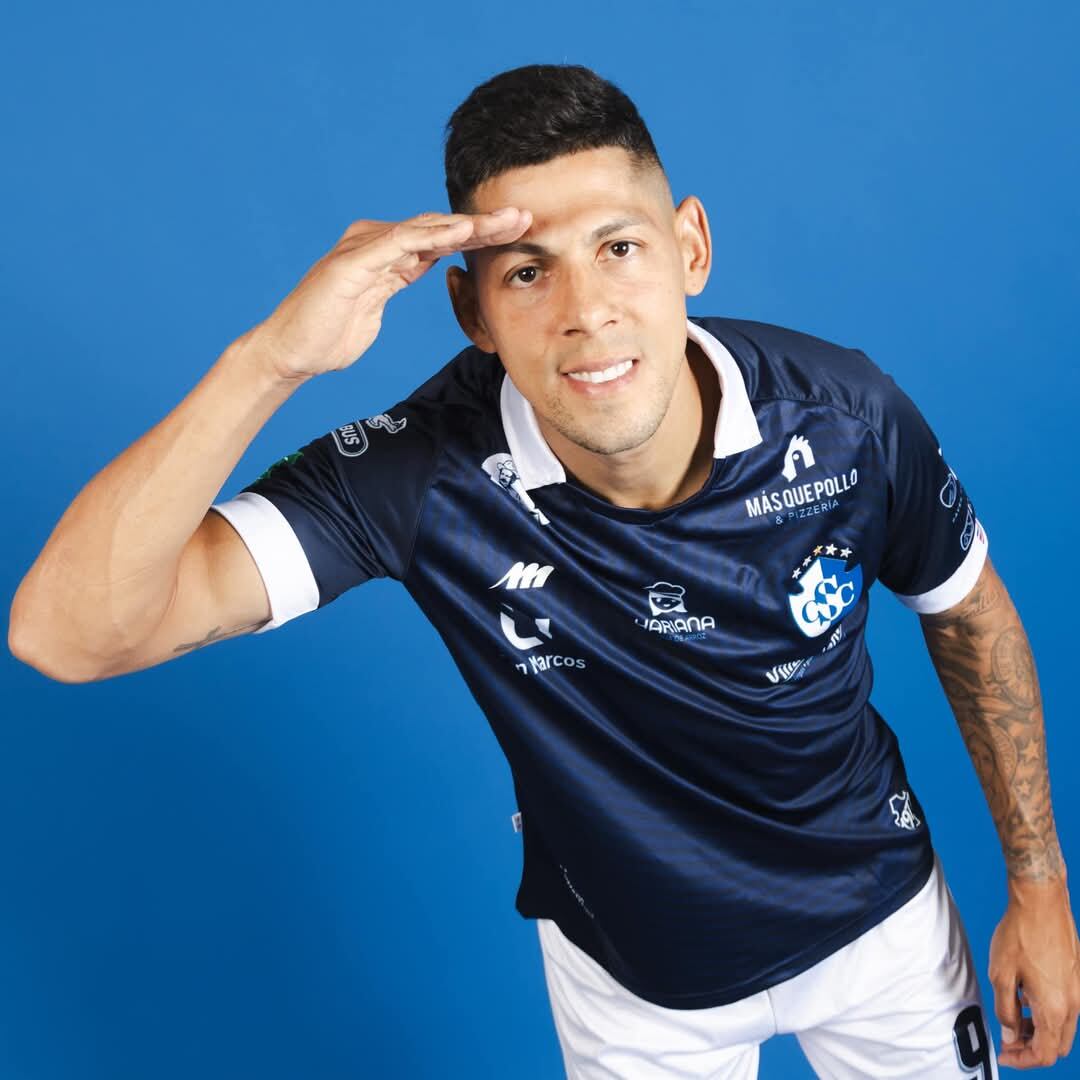 Mauro Quiroga es un delantero argentino de 35 años.