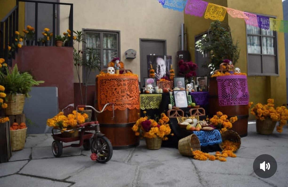 Altar de muertos en la vecindad del Chavo del 8