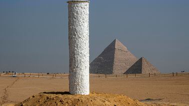 Una obra monumental se alza ante las pirámides de Egipto: ¿Qué es?