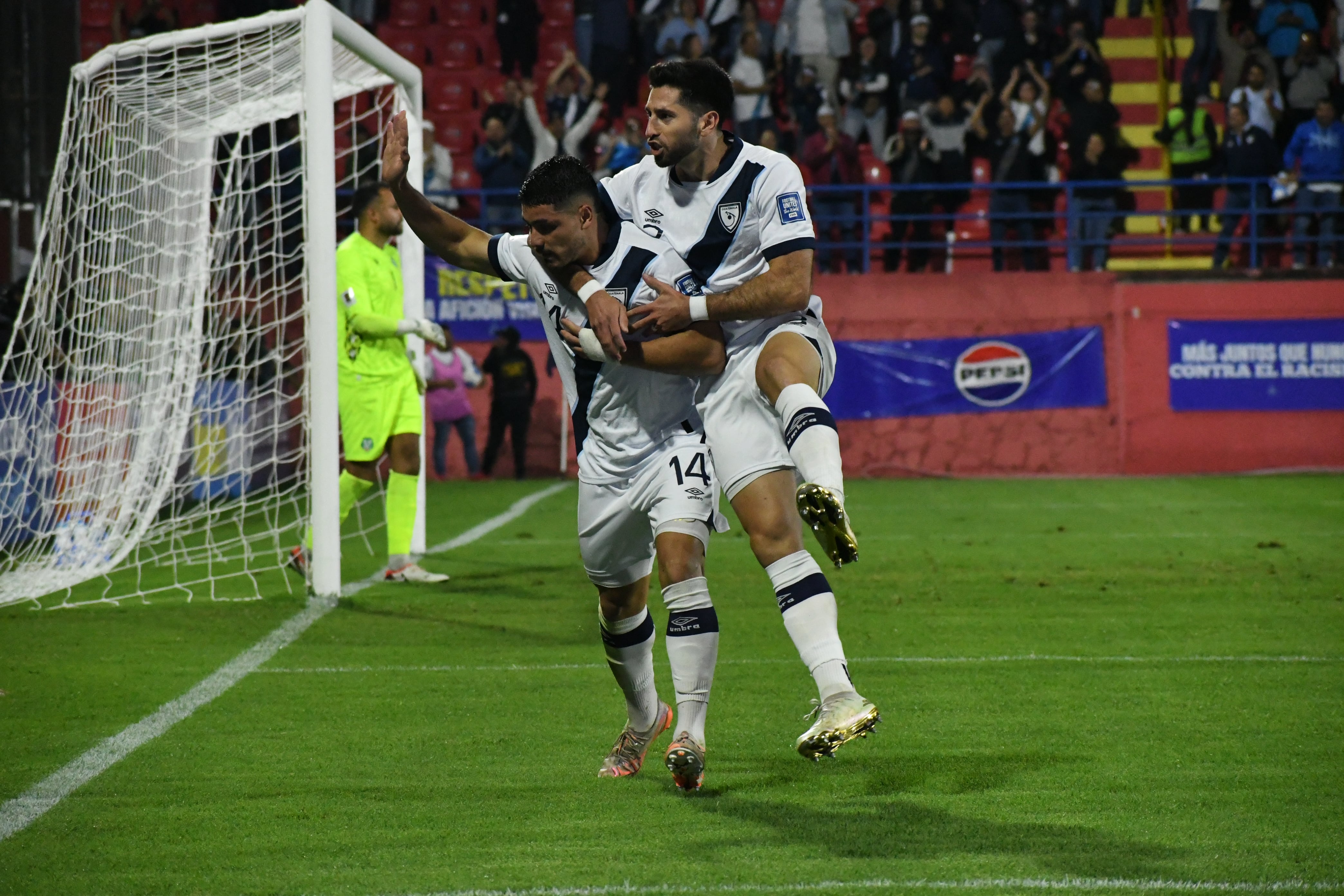 Guatemala montó un festín de goles contra Surinam.