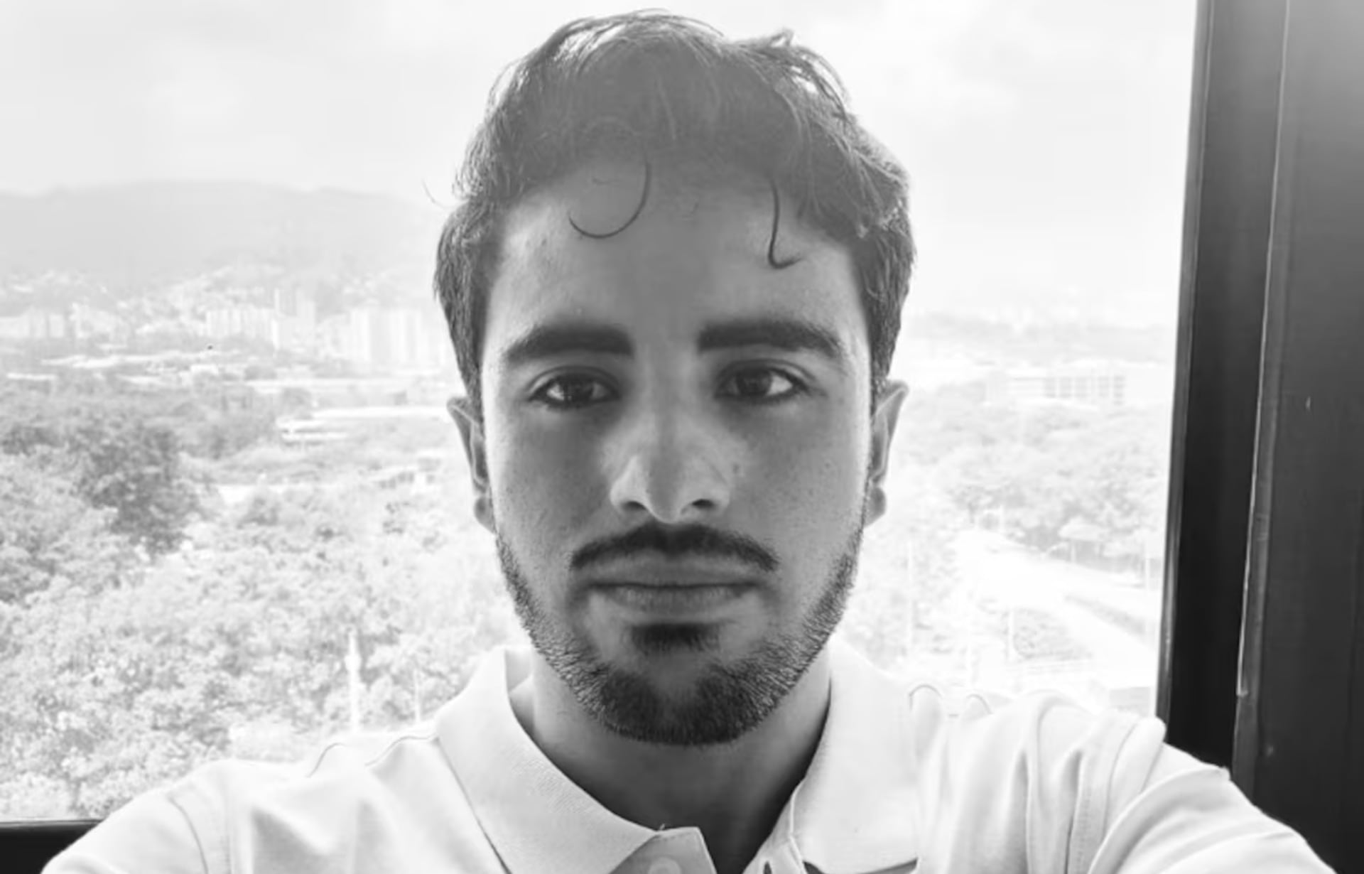 El periodista de 23 años desapareció mientras hacía reportajes de combates y apareció muerto, en Colombia.