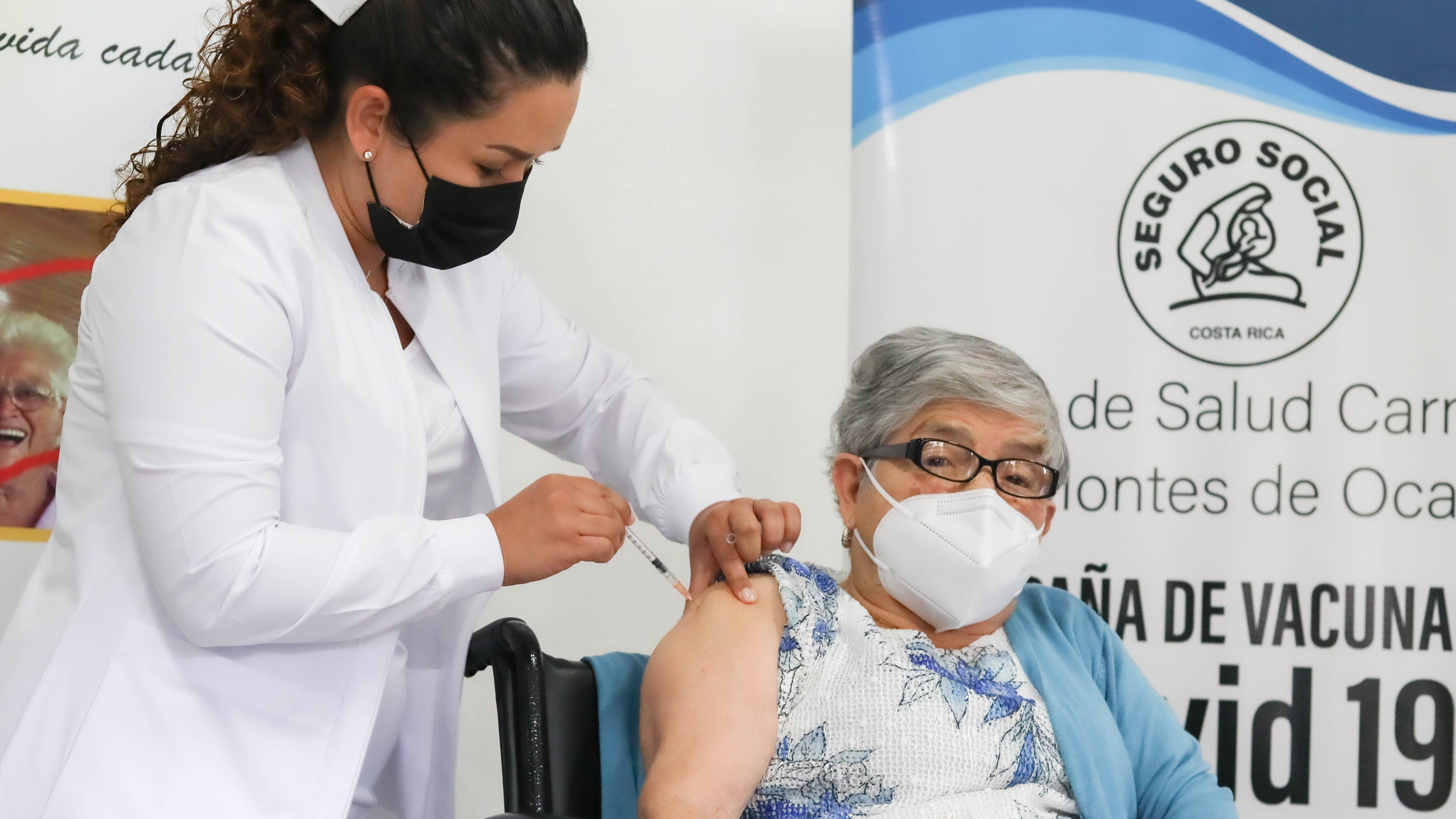 El 24 de diciembre del 2020 a las 10:30 a.m. doña Elizabeth Castillo Cervantes, recibió en Navidad su primera dosis contra el covid-19 y menos de un año después la misma doña Elizabeth, a sus 92 años, recibió su tercera dosis, este 13 de diciembre del 2021