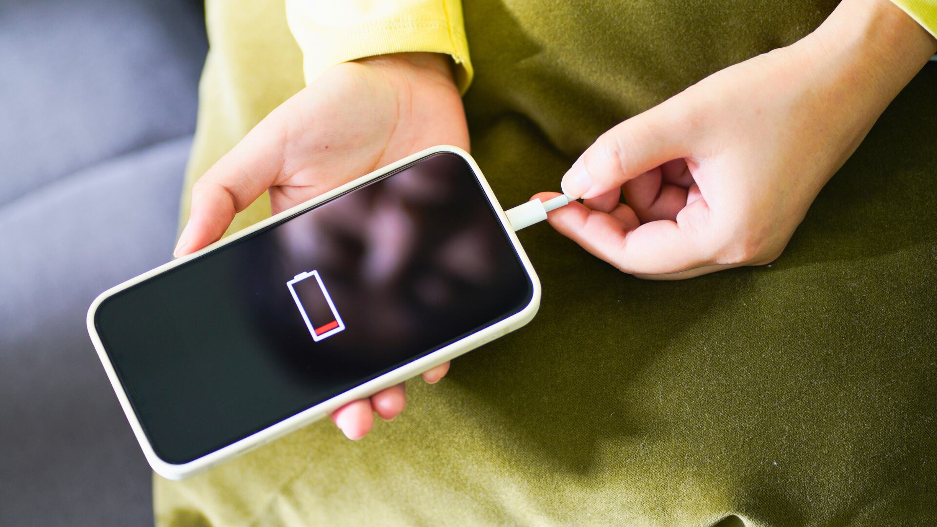 Aplicaciones que usen batería de forma excesiva en segundo plano dejarán de ser destacadas en Play Store desde marzo de 2026.