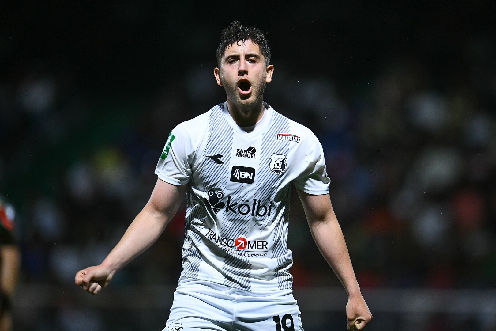 Adrián Garza marcó dos de los tres goles con los que Herediano eliminó a Robinhood de Suriman. Foto: Concacaf.com