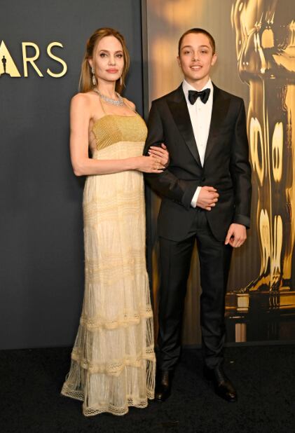 Angelina Jolie y su hijo Knox