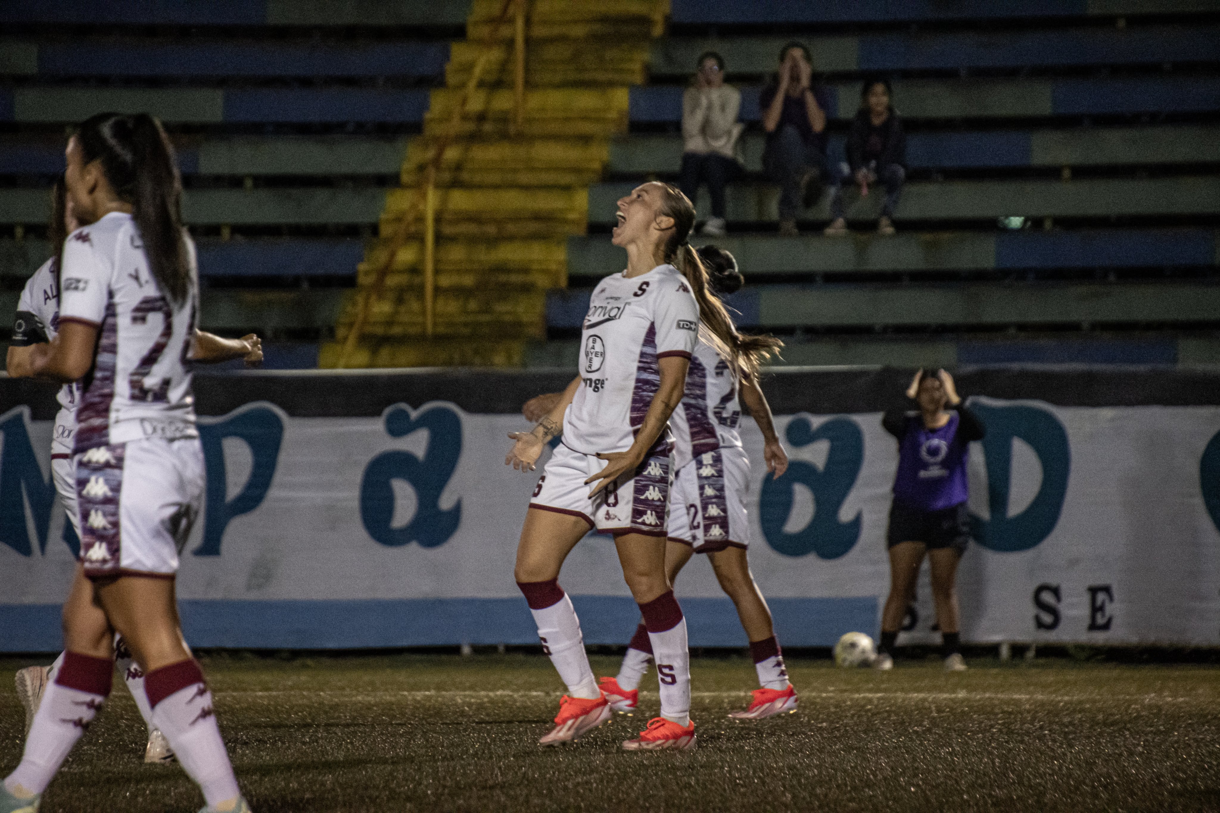 Gloriana Villalobos marcó cuatro de los quince goles con los que Saprissa FF derrotó a Pérez Zeledón.