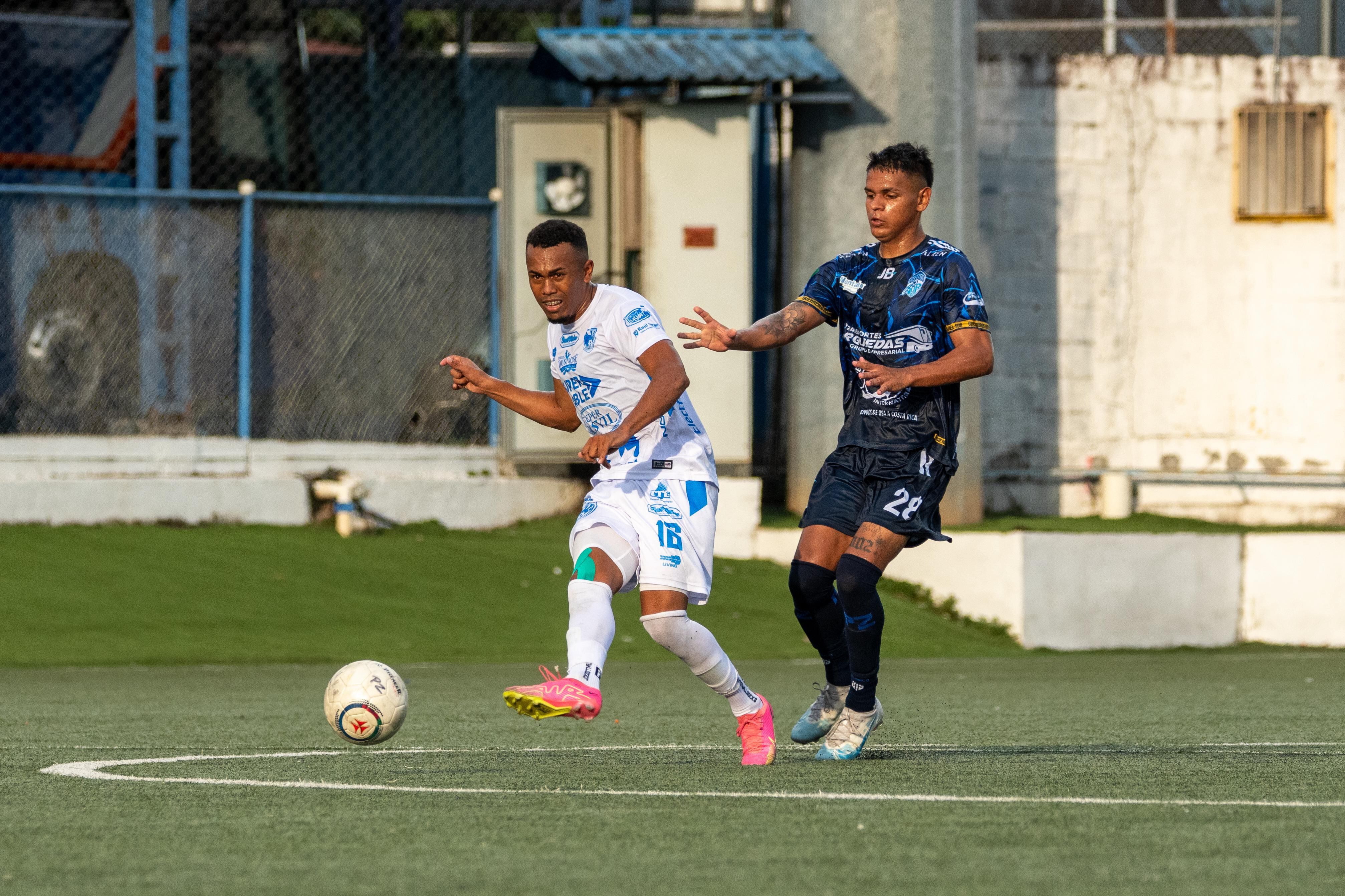 Los griegos sacan punto de oro del Valle de El General.