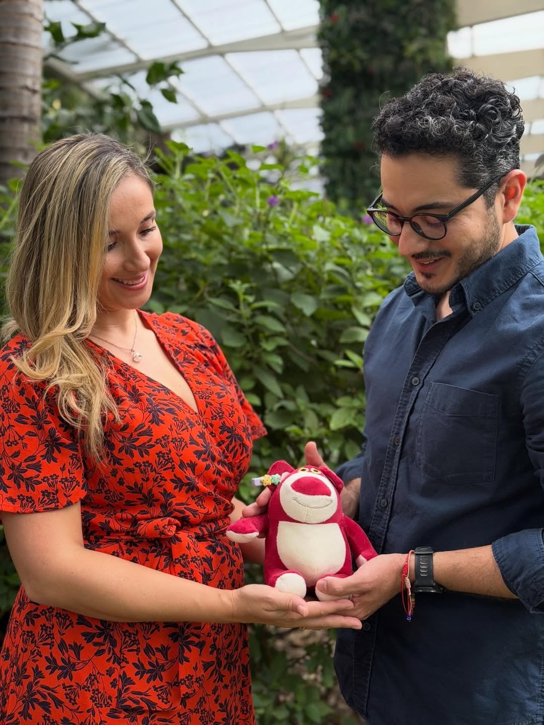 La periodista Minerva Rojas reveló su segundo embarazo durante la transmisión en directo del programa De boca en boca.