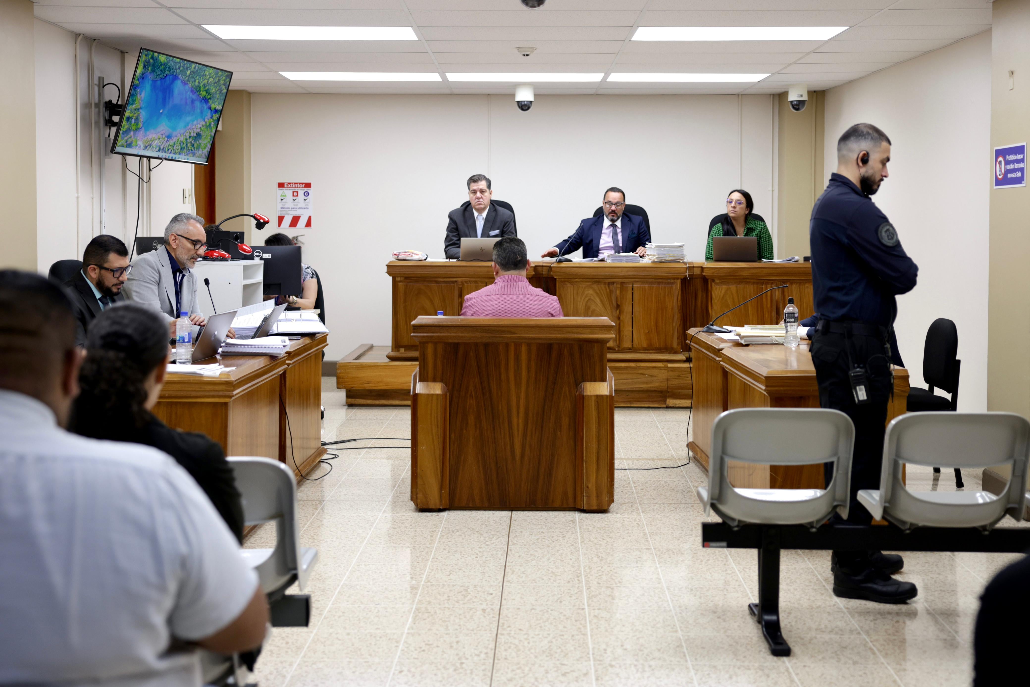 El propietario del apartamento donde habría sido asesinada Nadia Peraza brinda declaraciones ante el tribunal en el tercer día de juicio.