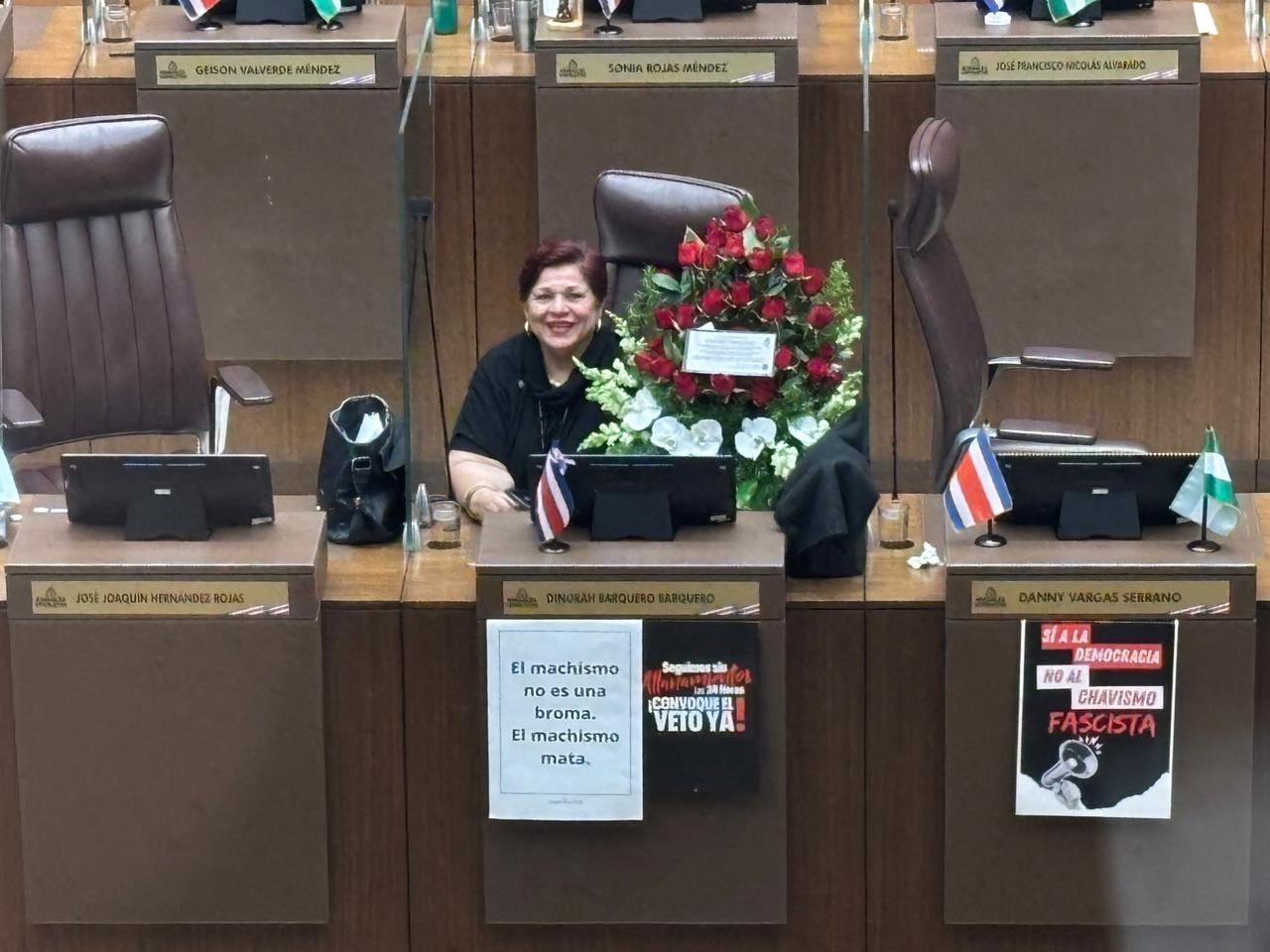 Dinorah Barquero ramo de flores violencia