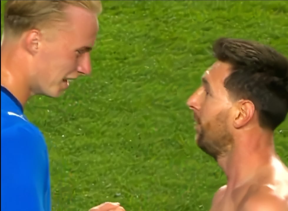 El hijo del histórico Eiður Guðjohnsen recordó a Messi su paso compartido por el Barcelona y protagonizó una escena viral tras el encuentro.