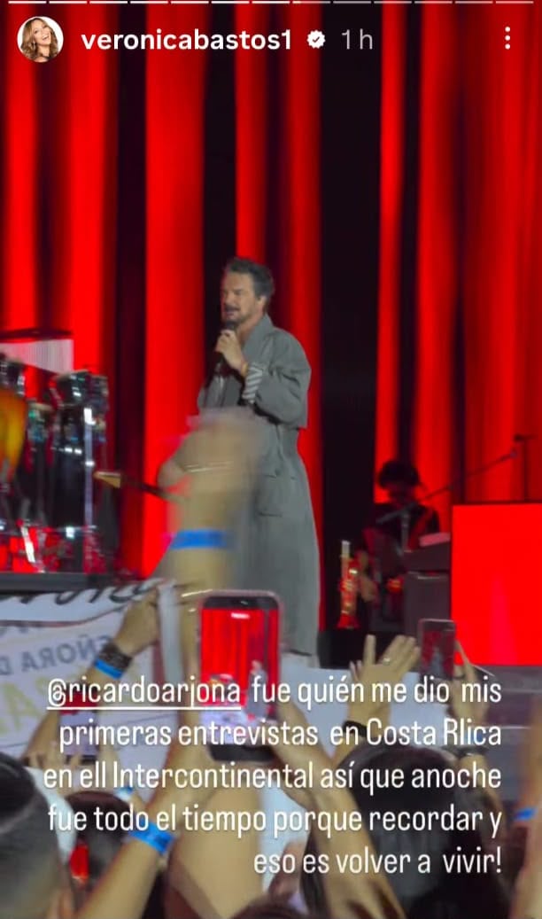Verónica Bastos pasó una gran noche disfrutando de la música de Ricardo Arjona.