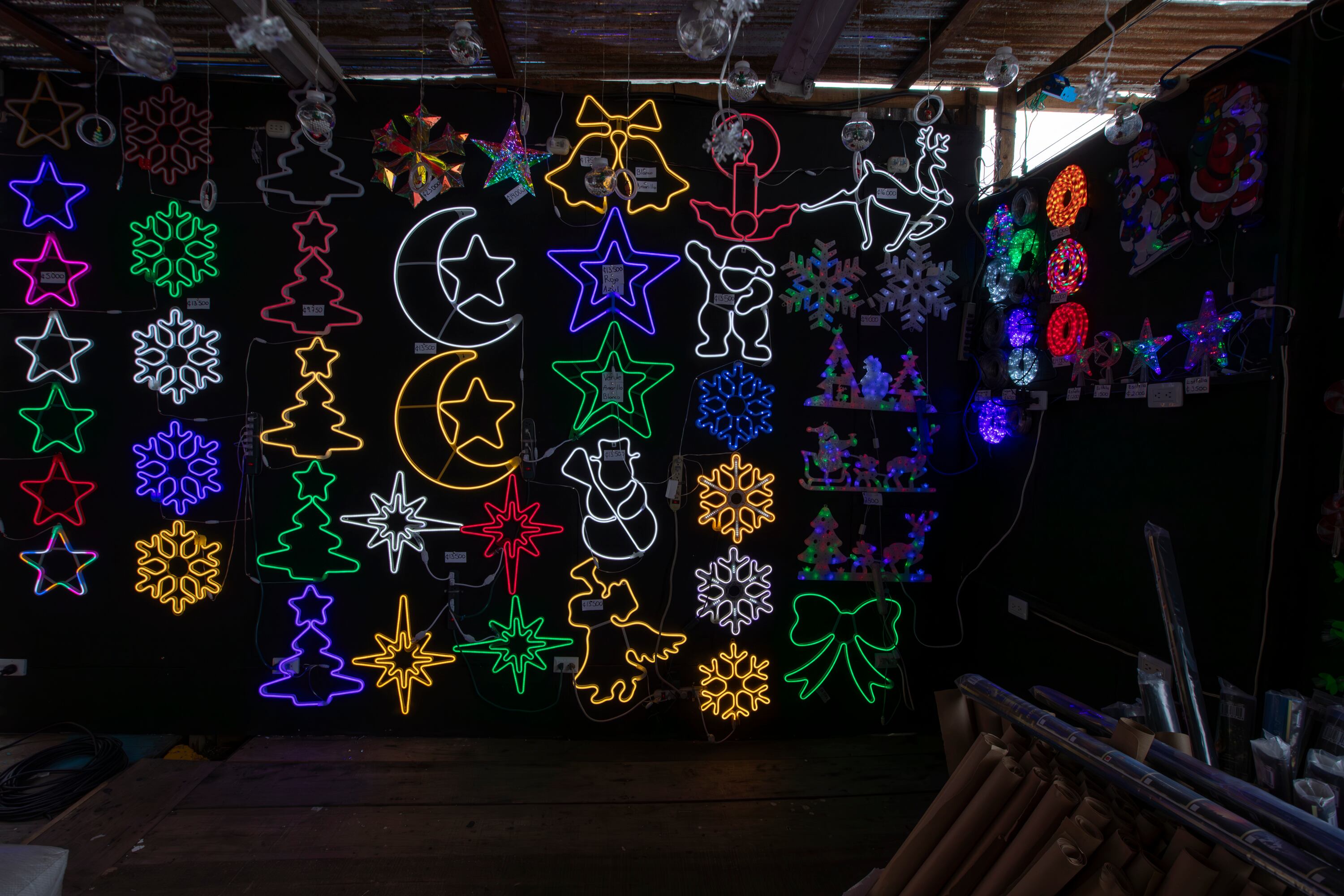 17/11/2023, San José, Guadalupe, recorridos por chinamos donde venden adornos para navidad. Chinamo ''El Mejor Chinamo del Mundo''.