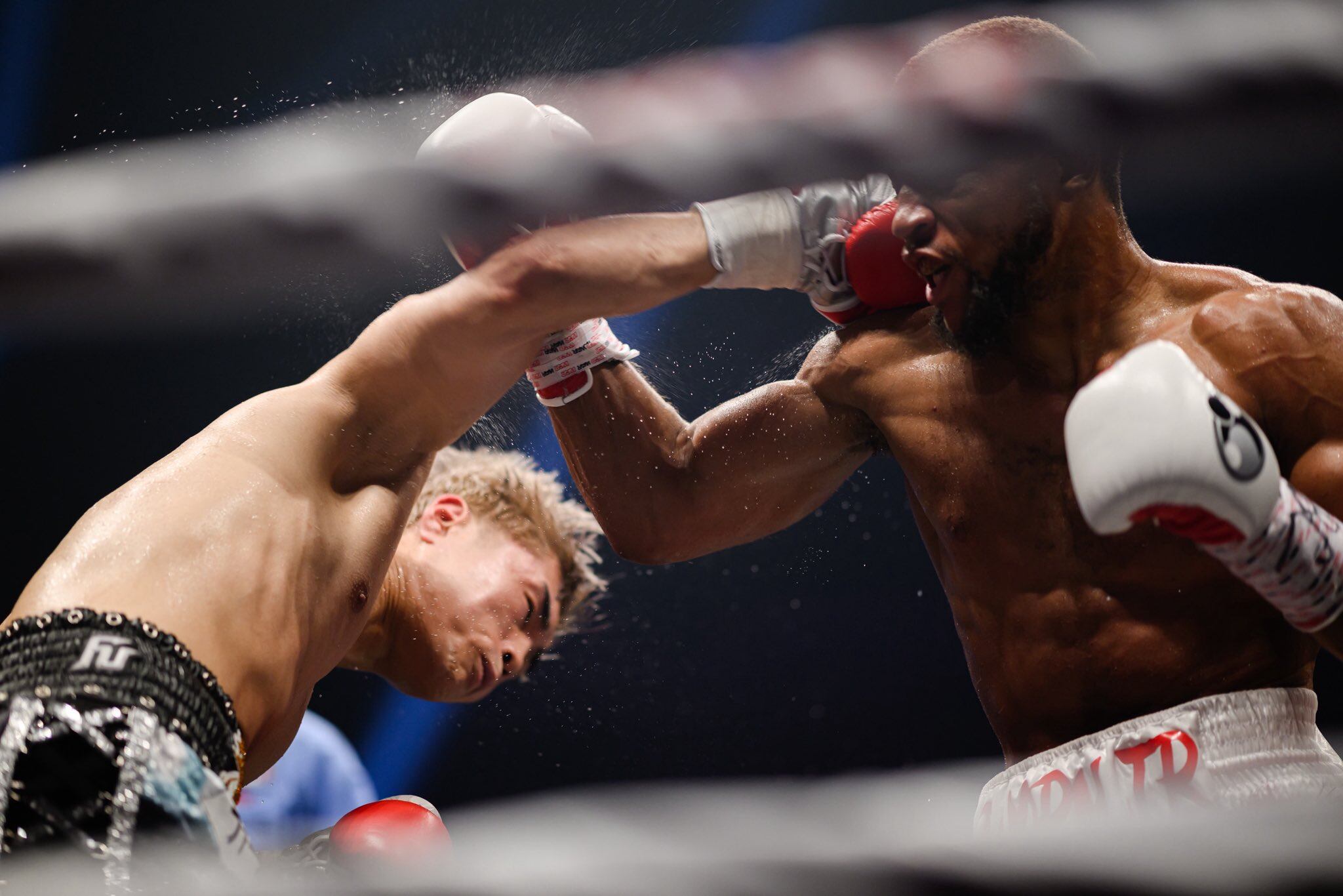 Brian Norman Jr. vencio al japones Jin Sasaki en Tokio y retuvo su titulo de peso welter de la Organización Mundial de Boxeo (OMB).