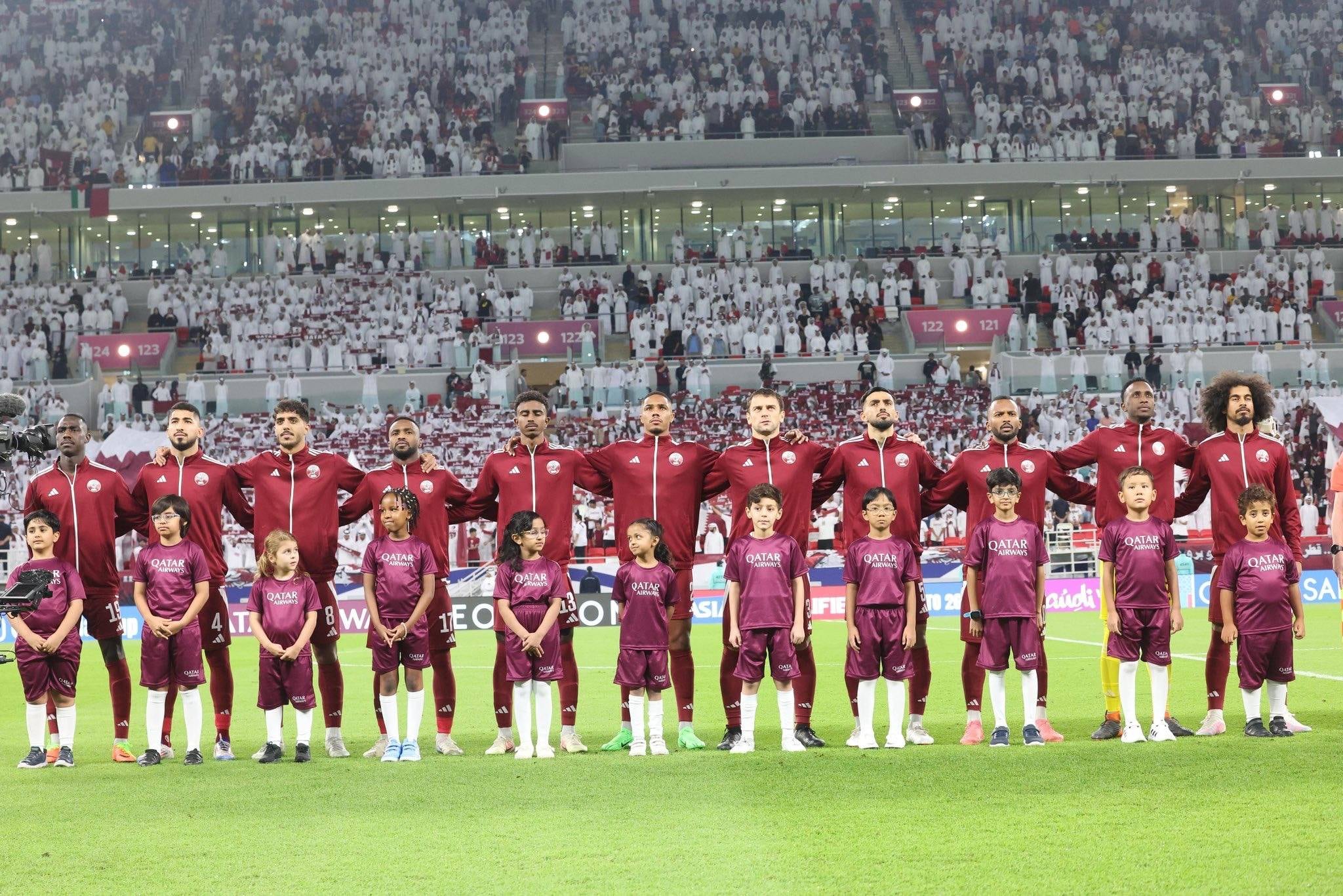 Catar celebró su clasificación al mundial al vencer a Emiratos Árabes Unidos.