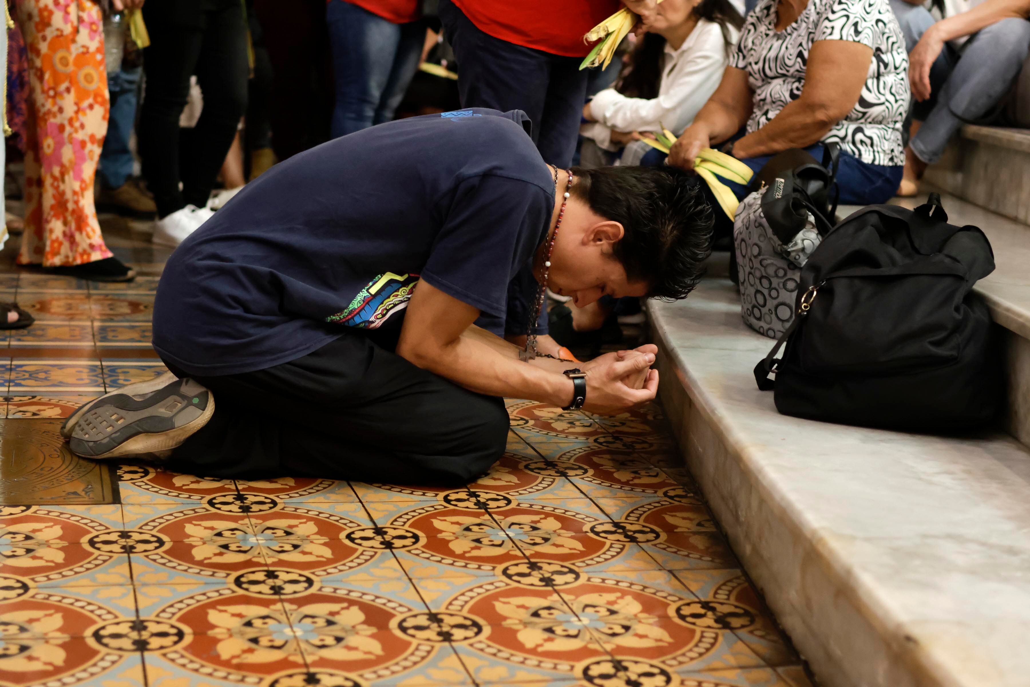 24/03/2024. Catedral Metropolitana, San José. Hora: 10:30 a.m. Misa Solemne de la Pasión del Señor presidida por el arzobispo de San José, moseñor José Rafael Quirós. En la foto, Cristian Campos. Fotos: Mayela López