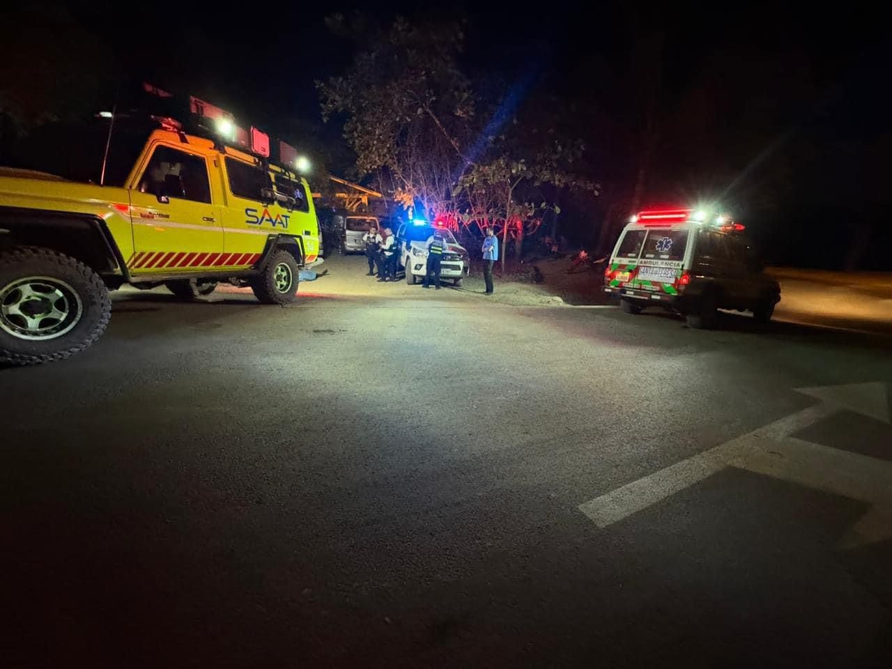 Al filo de la medianoche la zona turística de Cóbano resultó alterada con un tiroteo que dejó muertos y heridos. Foto: Andrés Garita.