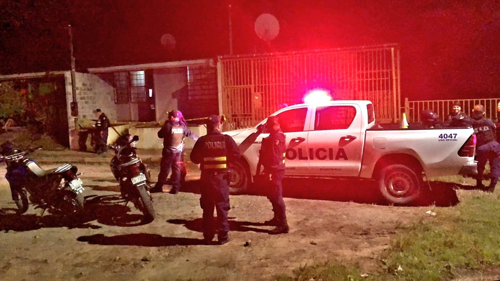 La Fuerza Pública llegó a la vivienda en Betania de Guatuso y realizó patrullajes en los alrededores, pero no dio con los pistoleros. Foto: Edgar Chinchilla.