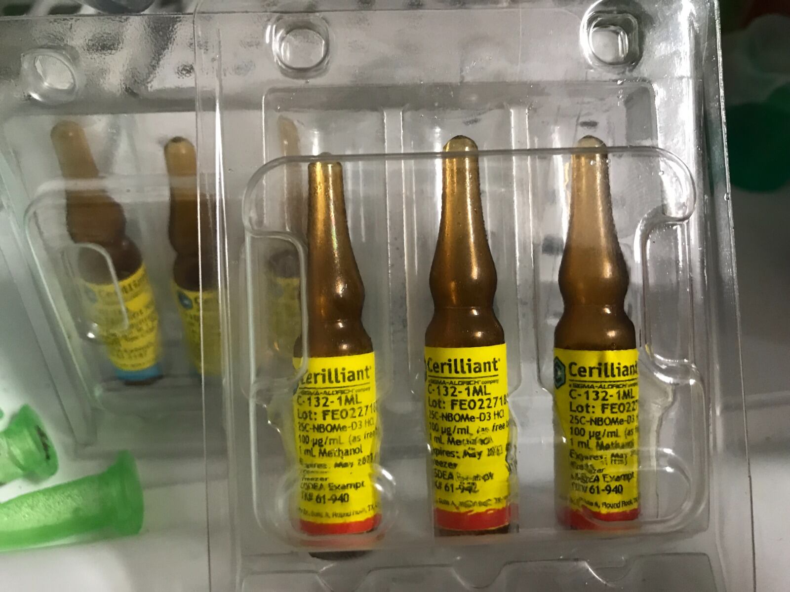 El investigador utilizó patrones de drogas sintéticas en su tesis.
Fotografía: Cortesía