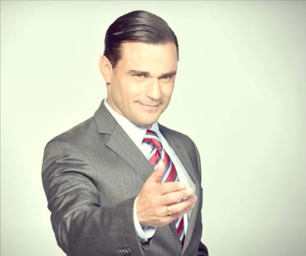 Carlos Torres como Enrique Morejón