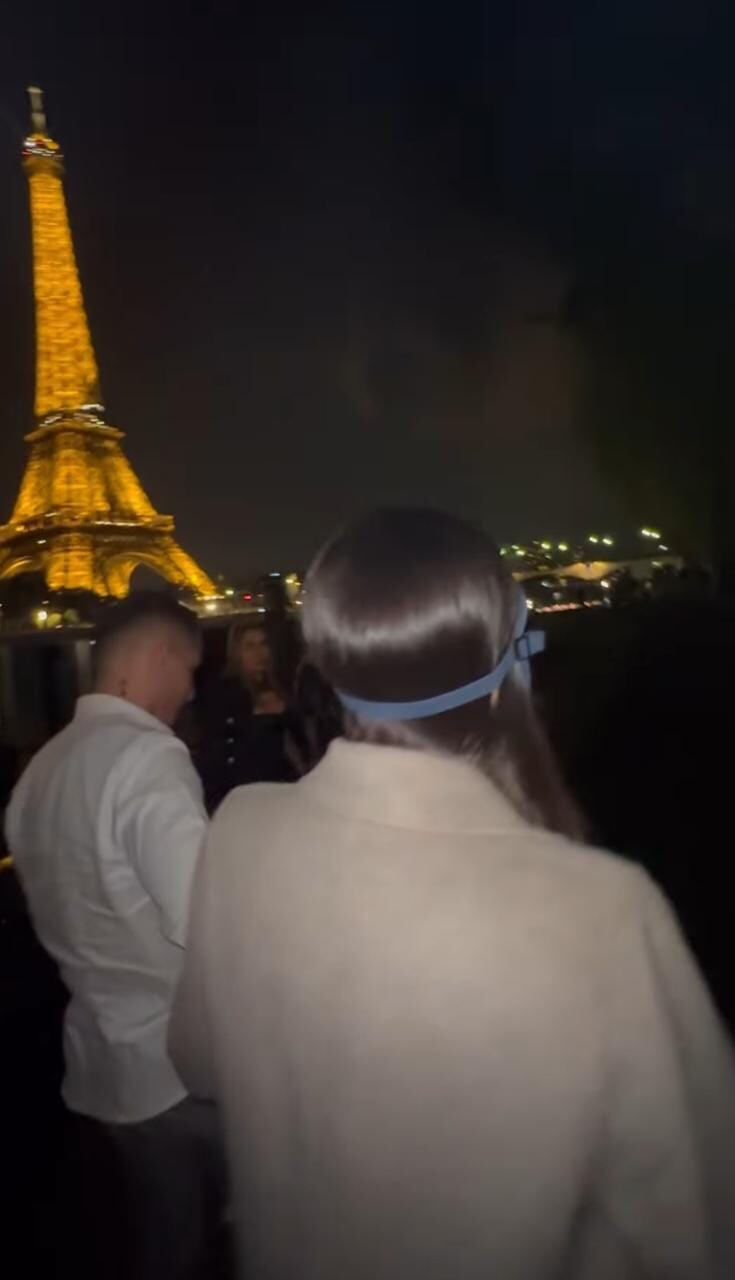 El futbolista llevó a su novia Alexa Montes con los ojos vendados para sorprenderla. Foto: Instagram