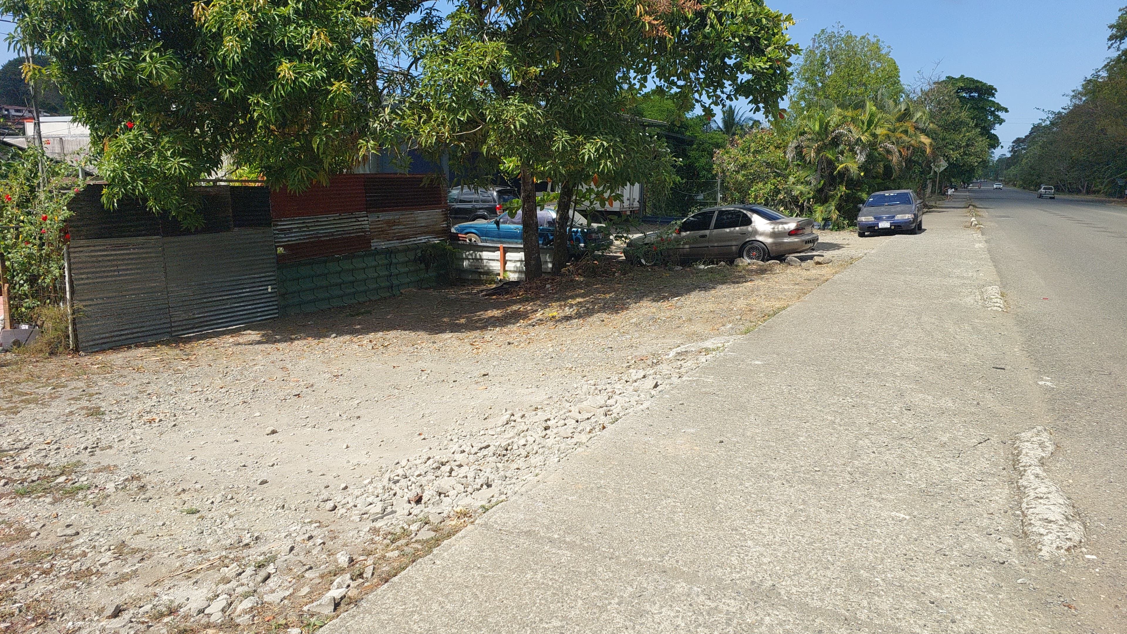 Los hechos ocurrieron cuando la familia iba ingresando a su vivienda, en Quepos.