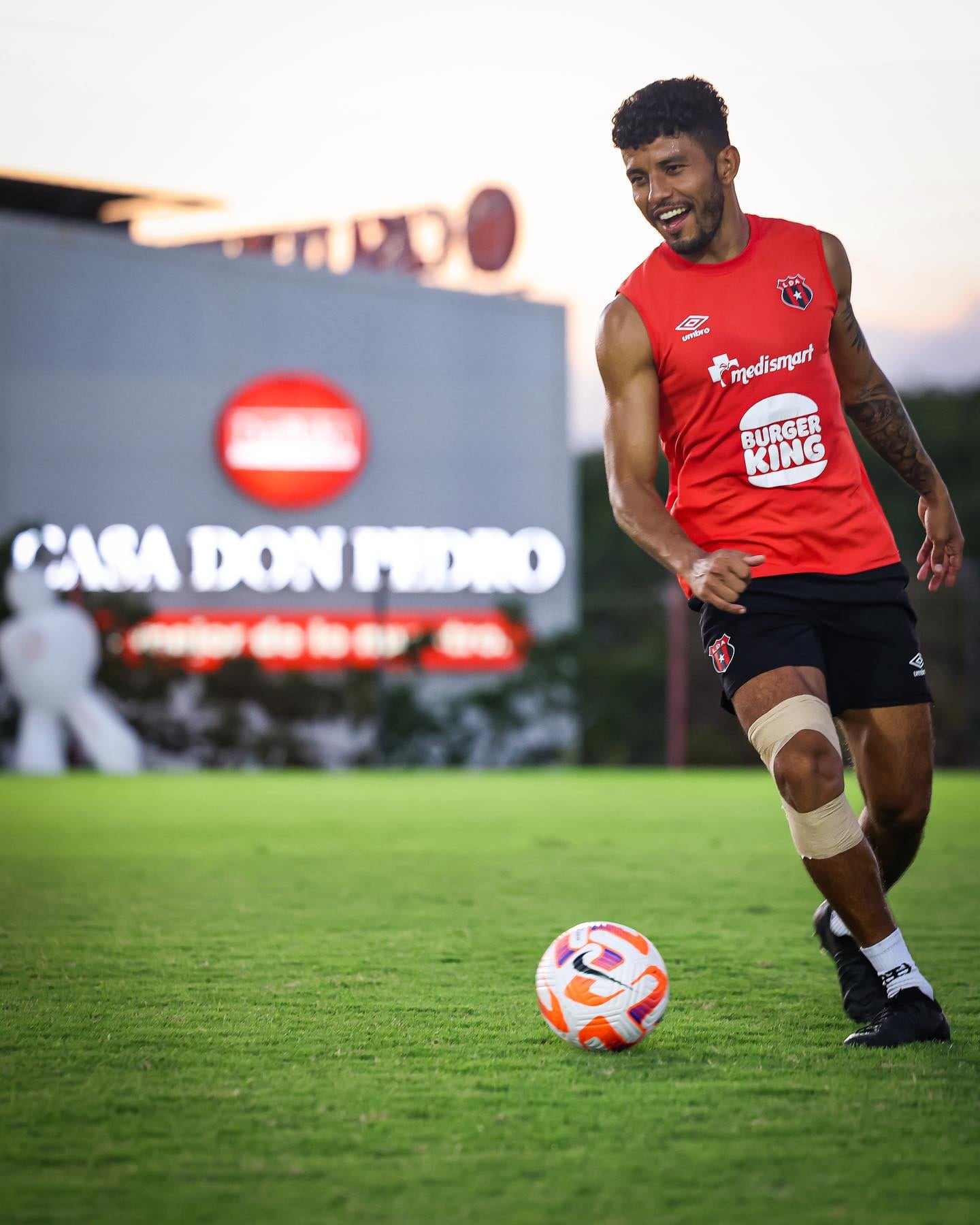 Johan Venegas es un hombre importante para Alexandre Guimaraes en Liga Deportiva Alajuelense.